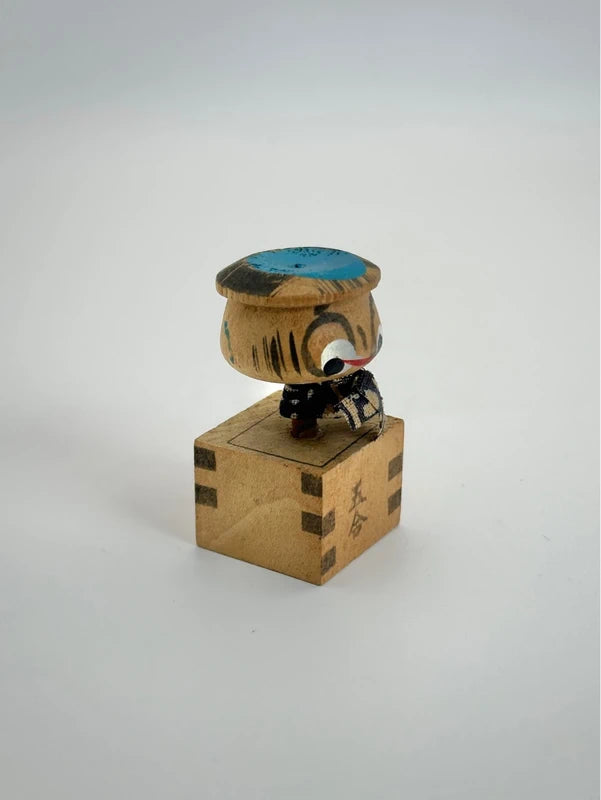 K05034 - Kappa dans une boîte masu, artisanat populaire