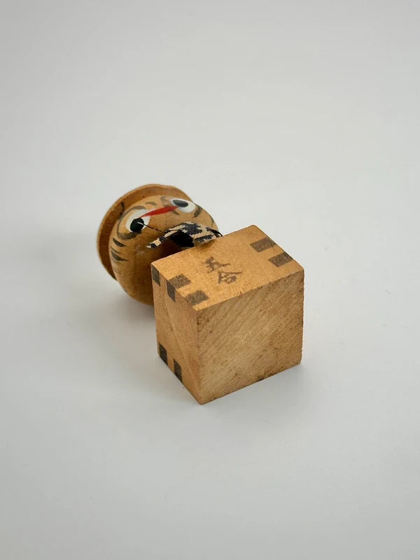K05034 - Kappa dans une boîte masu, artisanat populaire