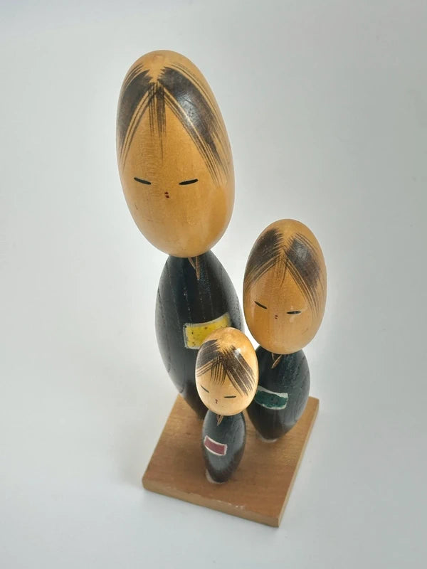 K18084 - Figurine vintage de la famille Kokeshi Nara