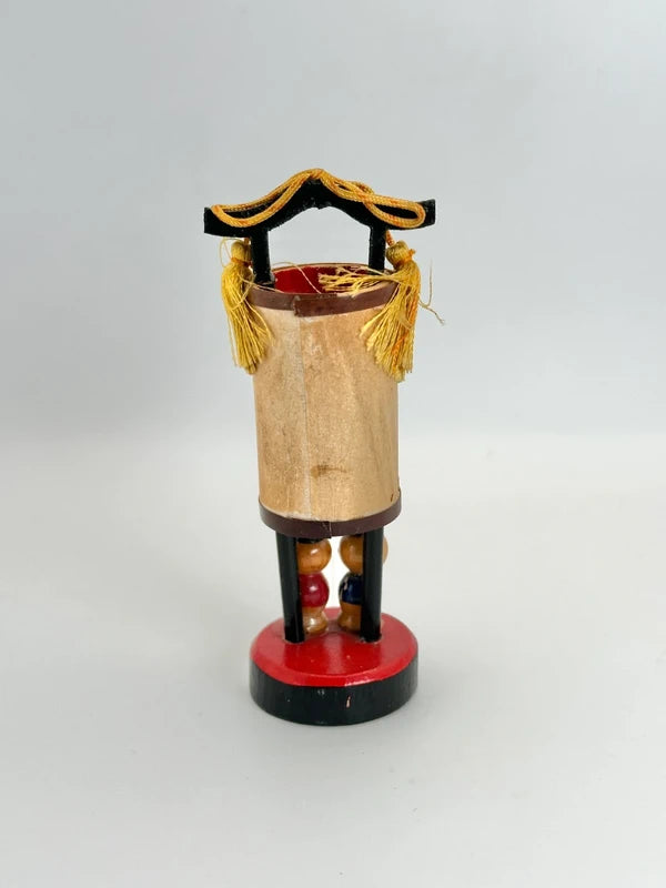 K10100 - Jouet folklorique de lanterne kokeshi omiayge vintage