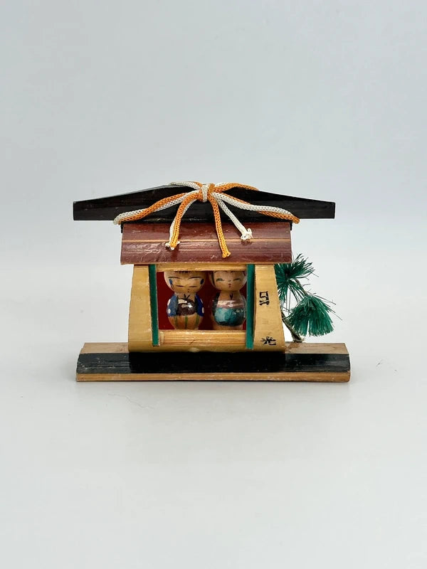 FT138 - Nikko omiyage artisanat folklorique kokeshi Kago 日光