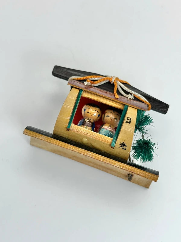 FT138 - Nikko omiyage artisanat folklorique kokeshi Kago 日光