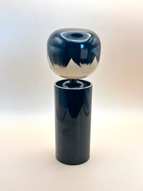 K20045 - Kokeshi en laque Sosaku par Yanagiyama 塩安漆器工房