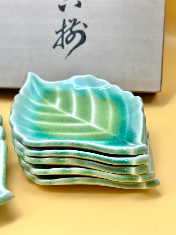 TB17 - Vintage leaf-shaped Oribe-yaki dishes