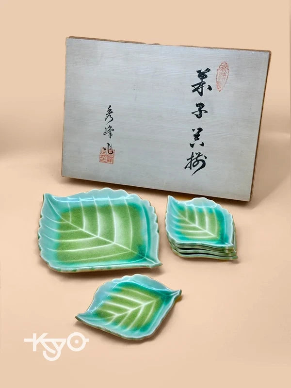 TB17 - Vintage leaf-shaped Oribe-yaki dishes
