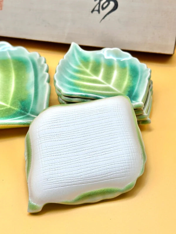 TB17 - Vintage leaf-shaped Oribe-yaki dishes