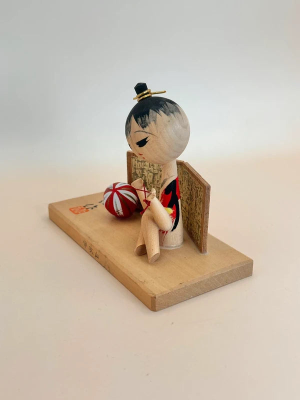 FT195 - Poupée Kokeshi Omiyage – Ibuki-yama