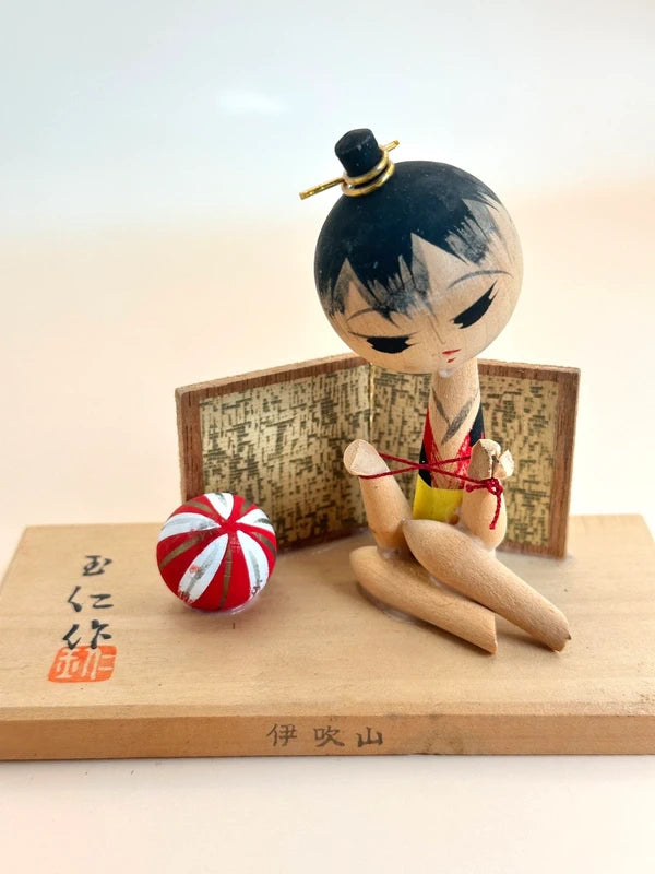 FT195 - Poupée Kokeshi Omiyage – Ibuki-yama