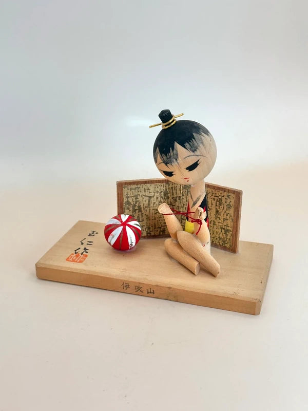 FT195 - Poupée Kokeshi Omiyage – Ibuki-yama