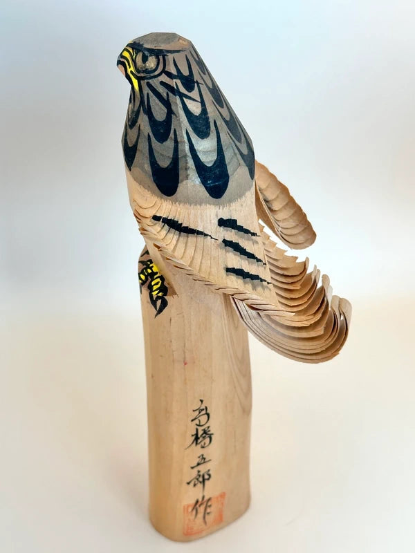 K25050 - Sculpture en bois du faucon de Sasano Ittobori