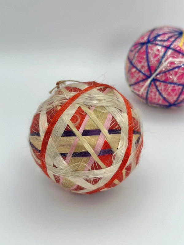FT52 - Two vintage temari balls from Japan