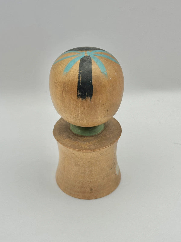 K10047 - Onsen souvenir kokeshi doll Japan