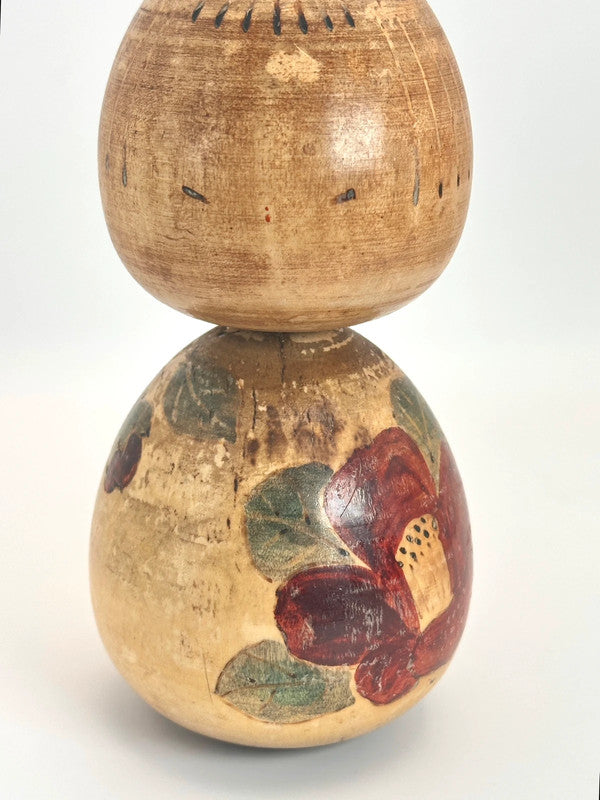 K18078 - Sosaku kokeshi Camellia (Tsubaki)