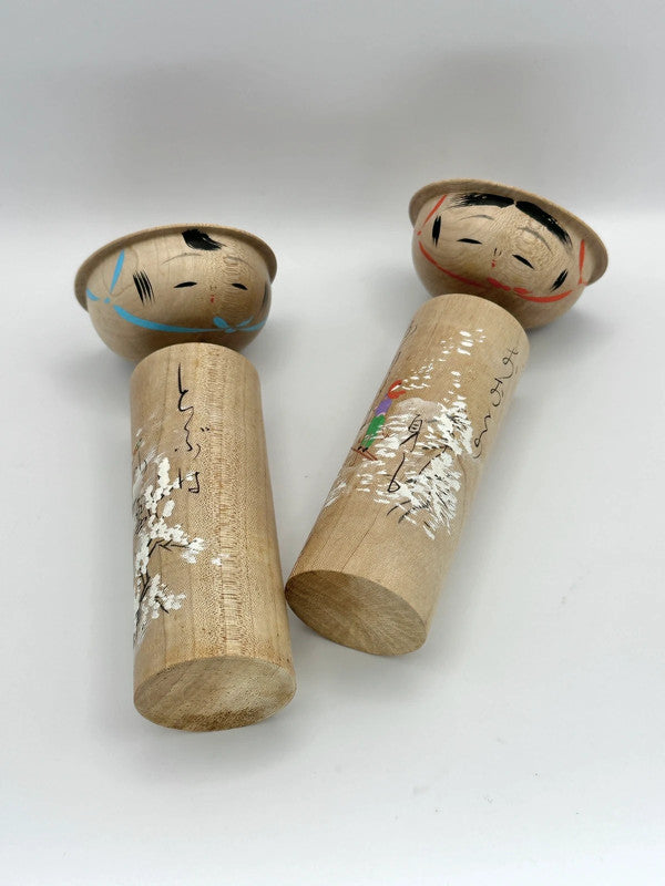 K15027 - Omiyage Une paire de souvenirs onsen kokeshi