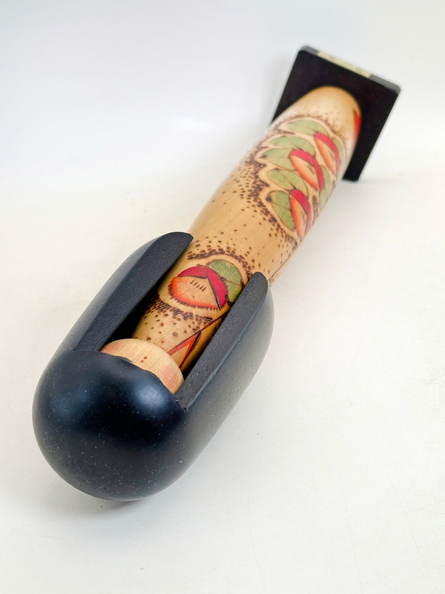 K30045 - Kokeshi sosaku par Kazuo Takamizawa 高見沢一夫