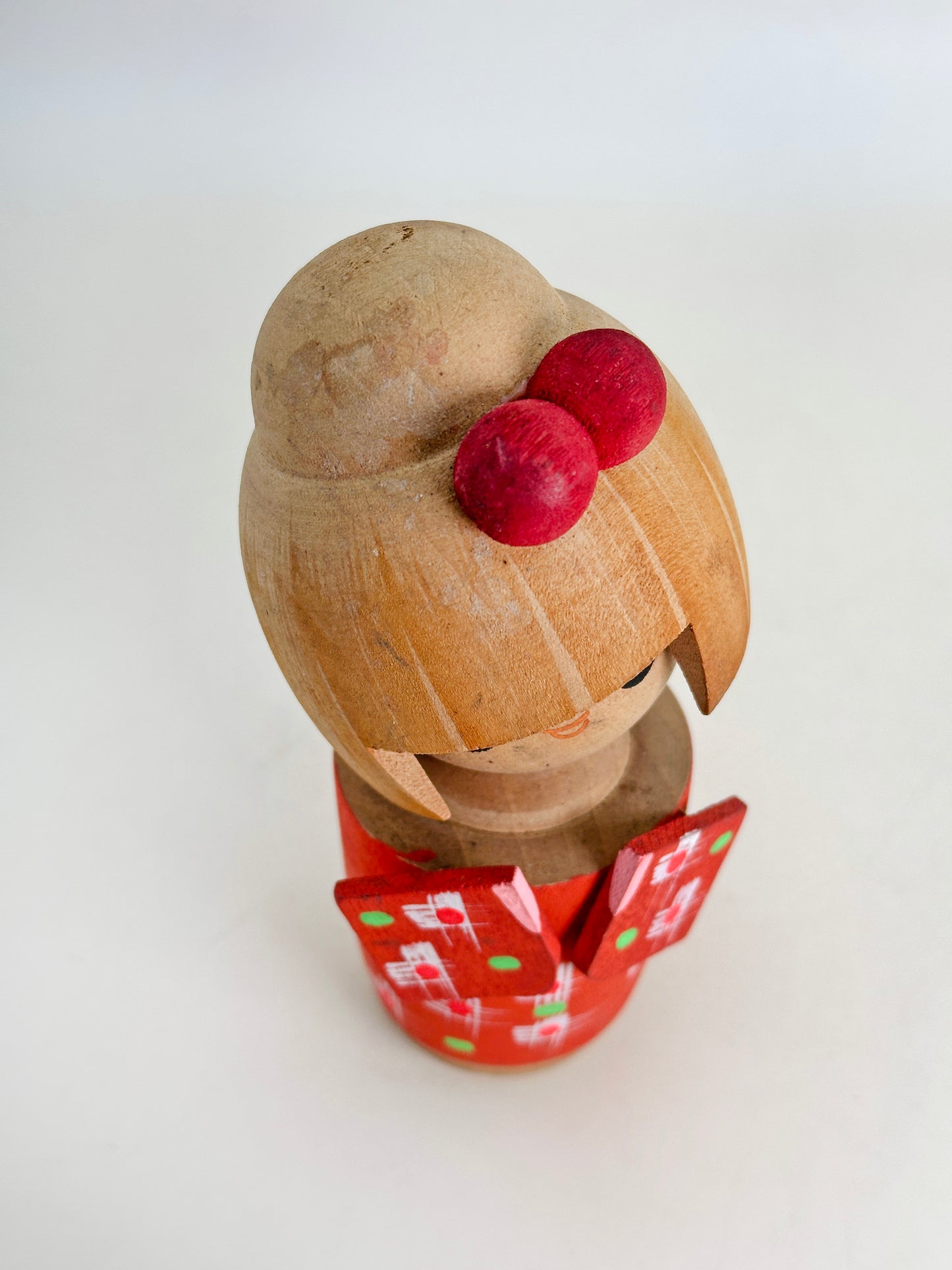 K15119 - Sosaku Kokeshi of Red Kosode 小袖