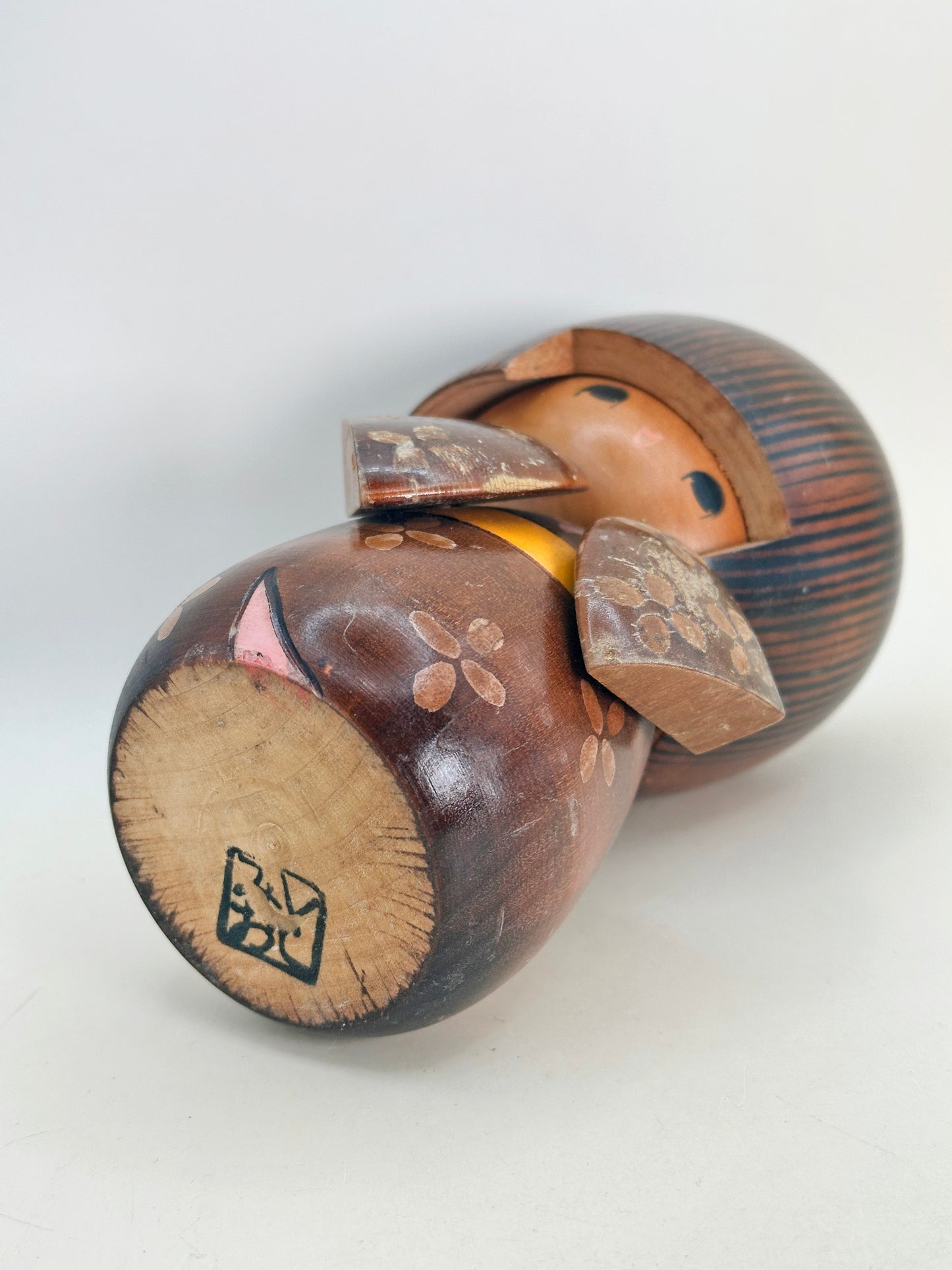 K15116 - Sosaku Kokeshi by Tomio Ishida 石田とみお