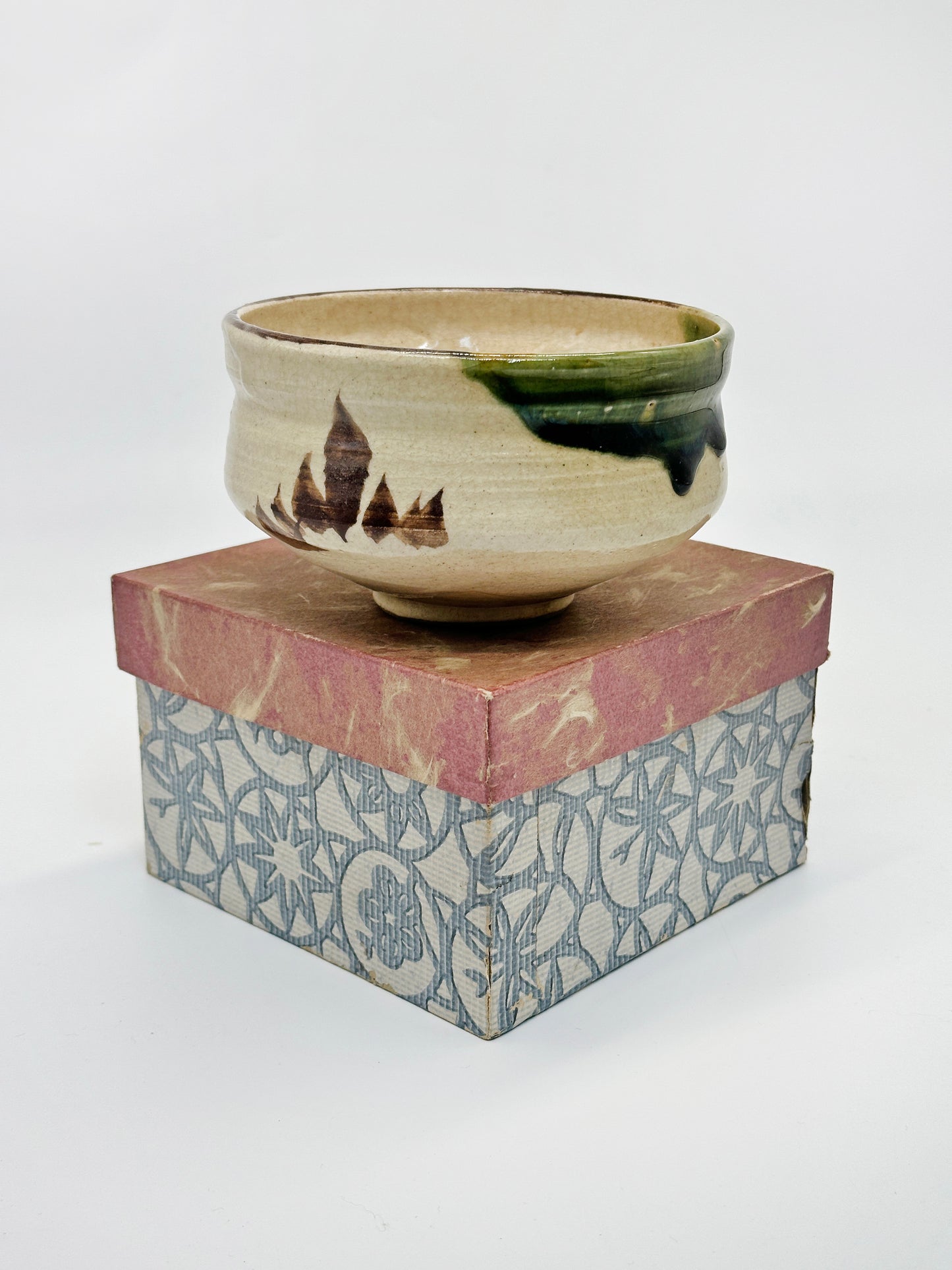 TC74 - Chawan Matcha Bowl of Oribe-yaki 織部焼