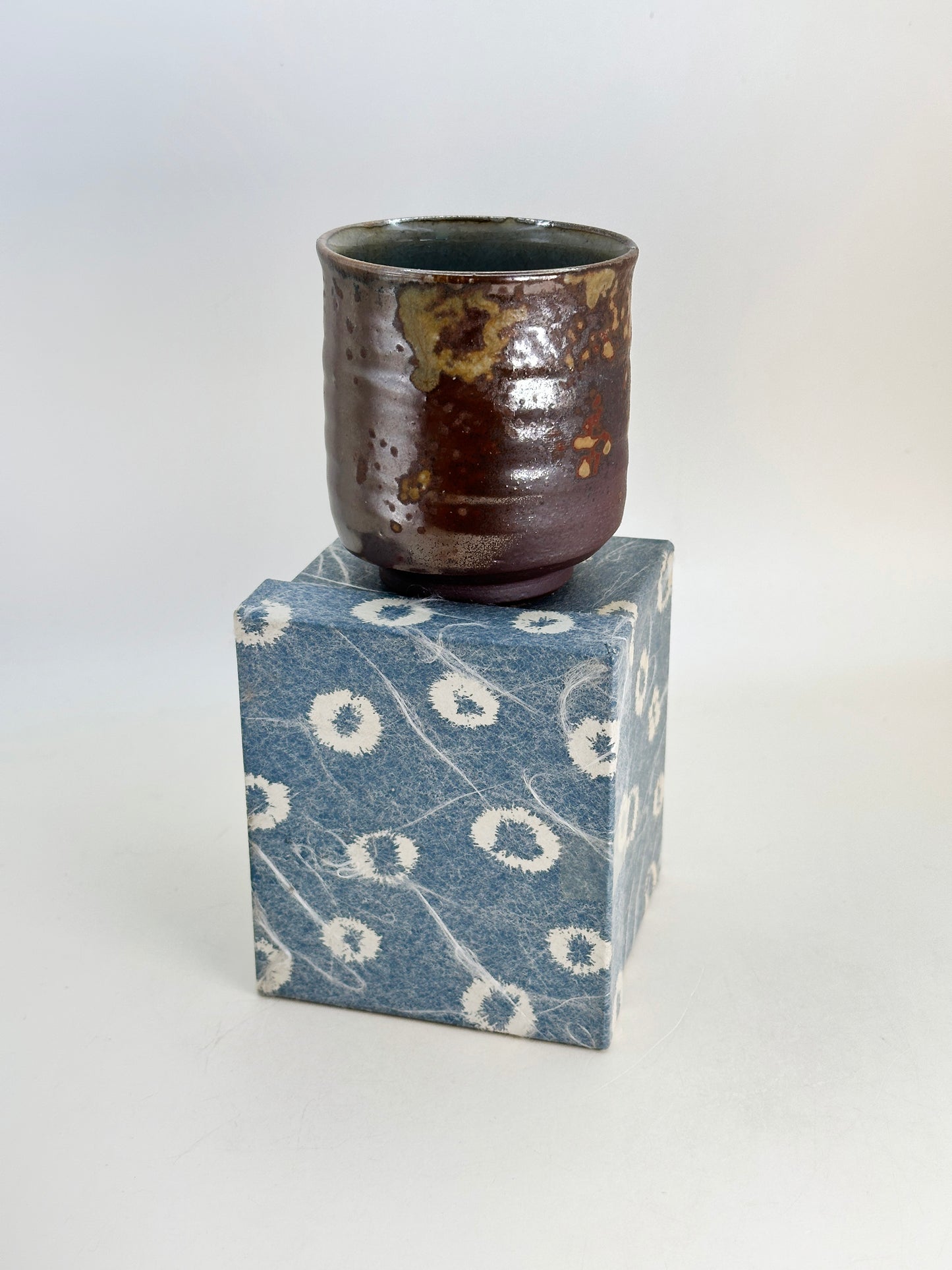 TB207 - Tasse à thé Yunomi en Shōdai-yaki 小岱焼