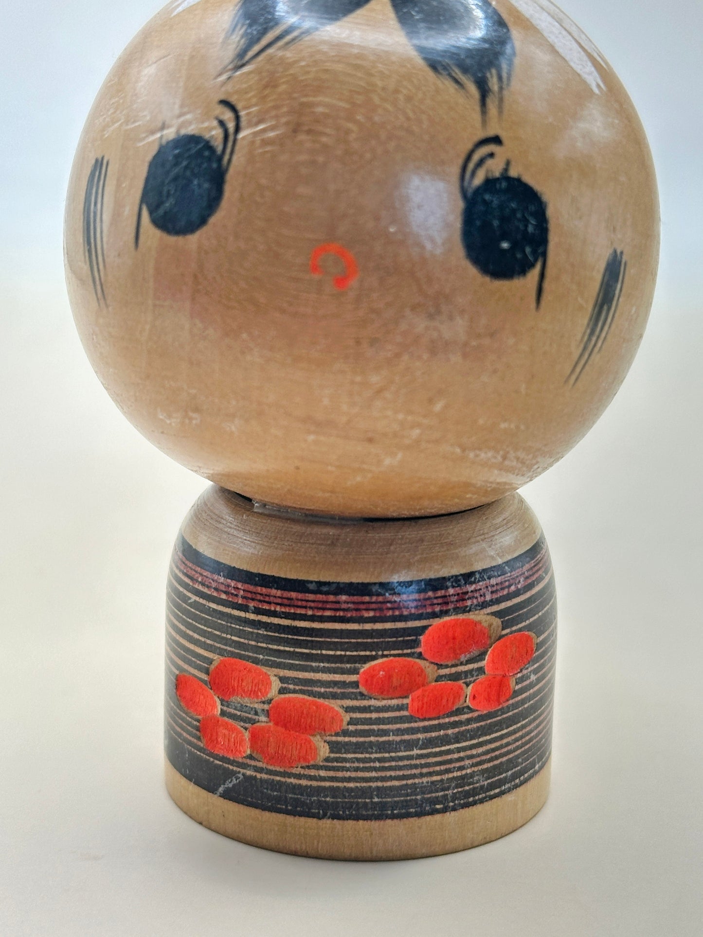 K10143 - Sosaku Kokeshi par Noboru Tamura 田村昇