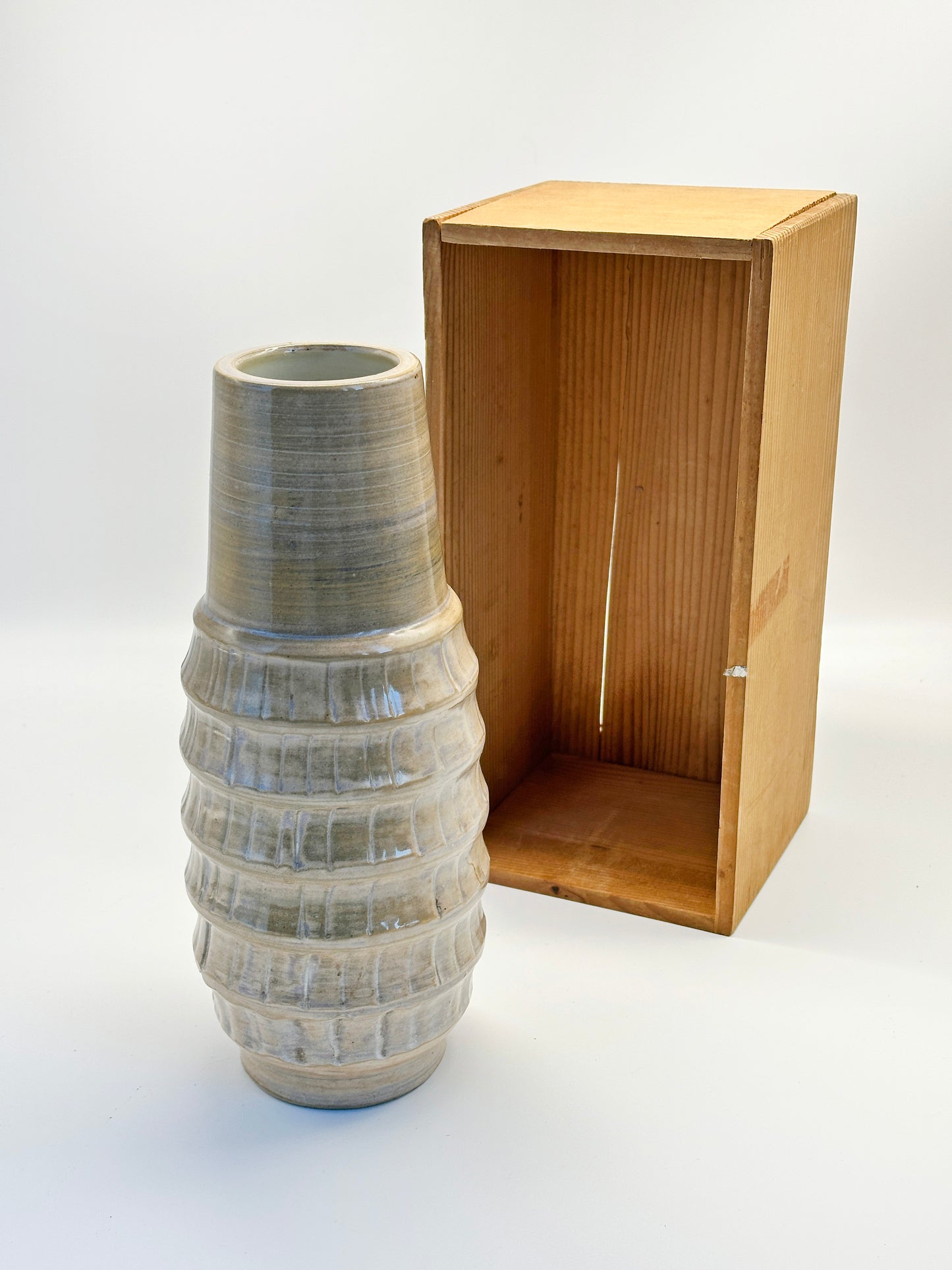 TB167 - Kazuwa-yaki vase made by 辰三郎 上神焼
