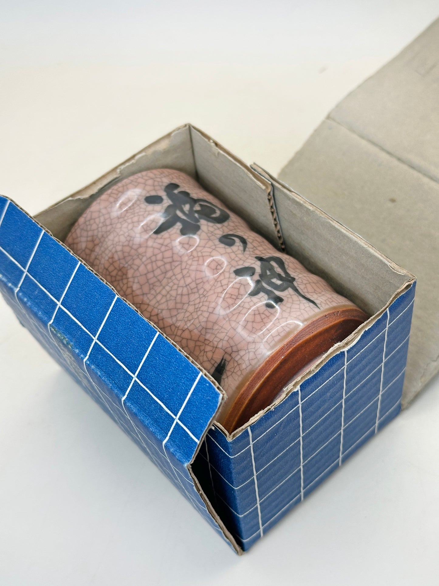 TB235 - Ink crackle glaze Yunomi tea cup 墨貫入