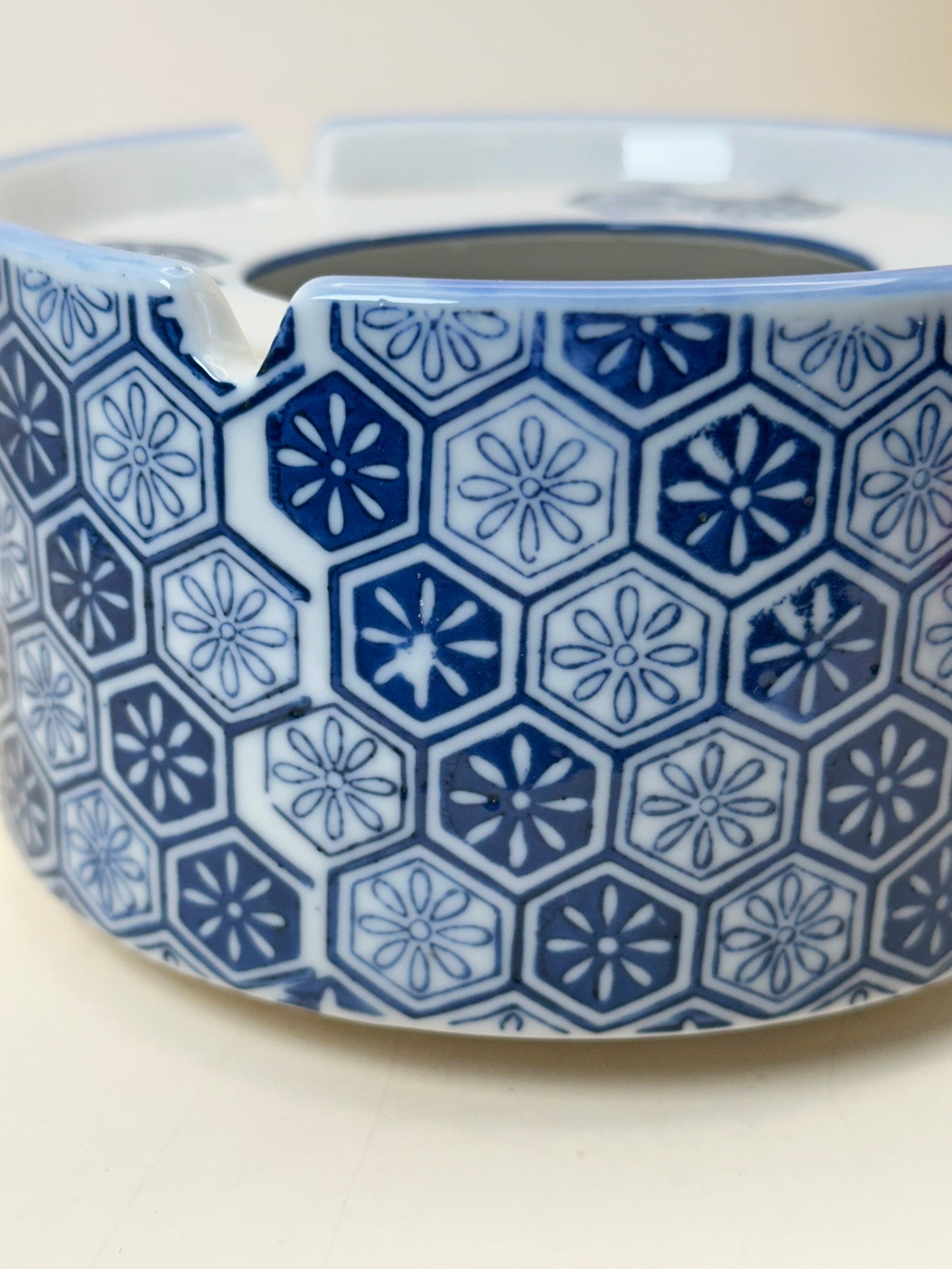TB237 - Cendrier en porcelaine Arita-yaki 有田焼