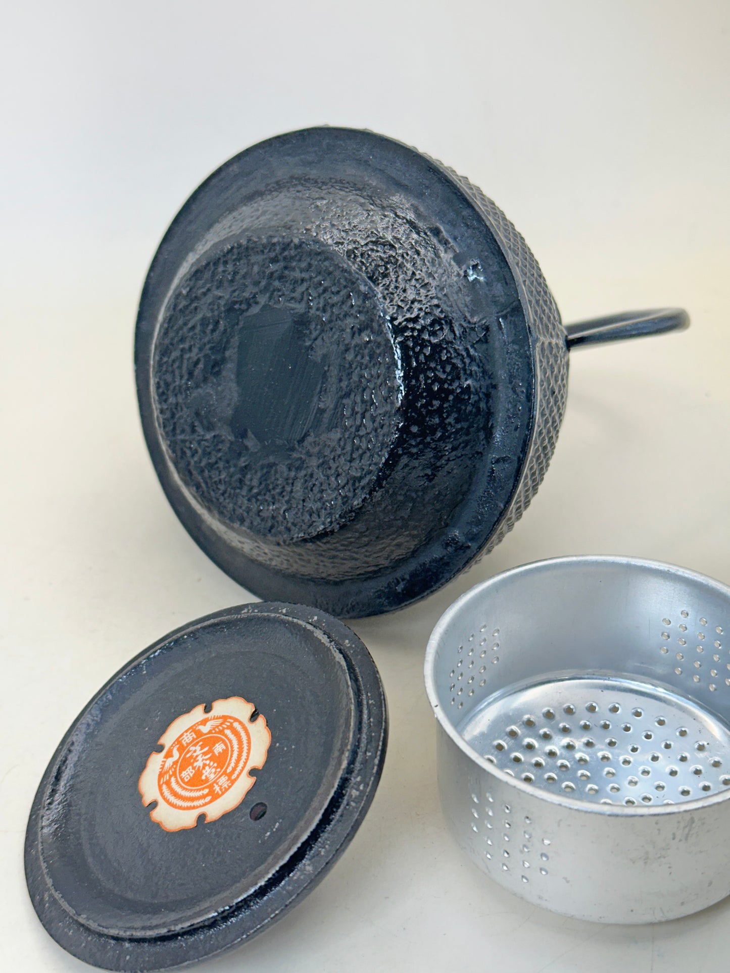 TC92 - Nanbu Tekki Cast Iron Teapot 南部鉄器