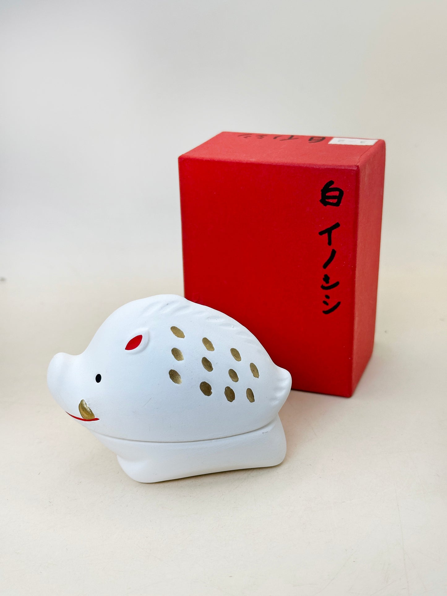 TB249 - Kyōto Ningyō kōgō box 京陶人形
