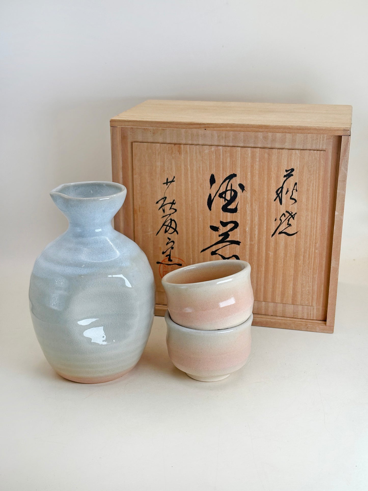 TB268 - Hagi-yaki Tokkuri and cups set 萩焼