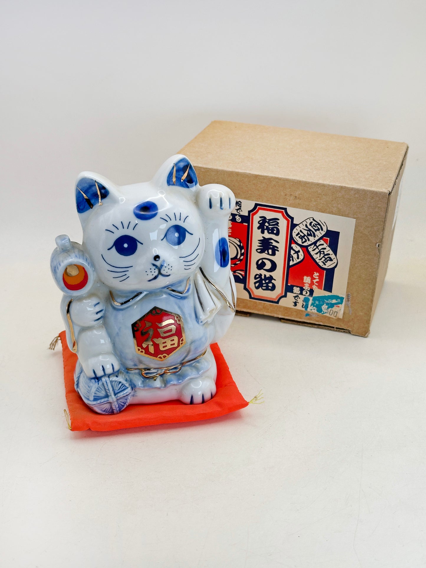 FT444 - Chat Maneki Neko en porcelaine d'Arita 有田焼
