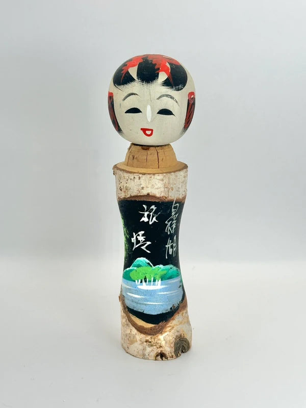 K18070 - Poupée kokeshi souvenir Onsen︱Lac Shirakaba 白樺湖
