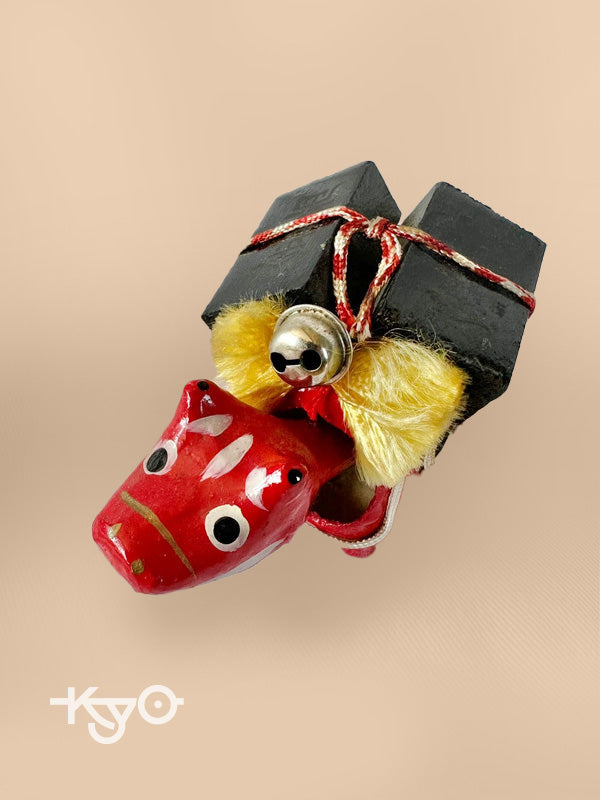 FT47 - Jouet folklorique vache Akabeko en rouge