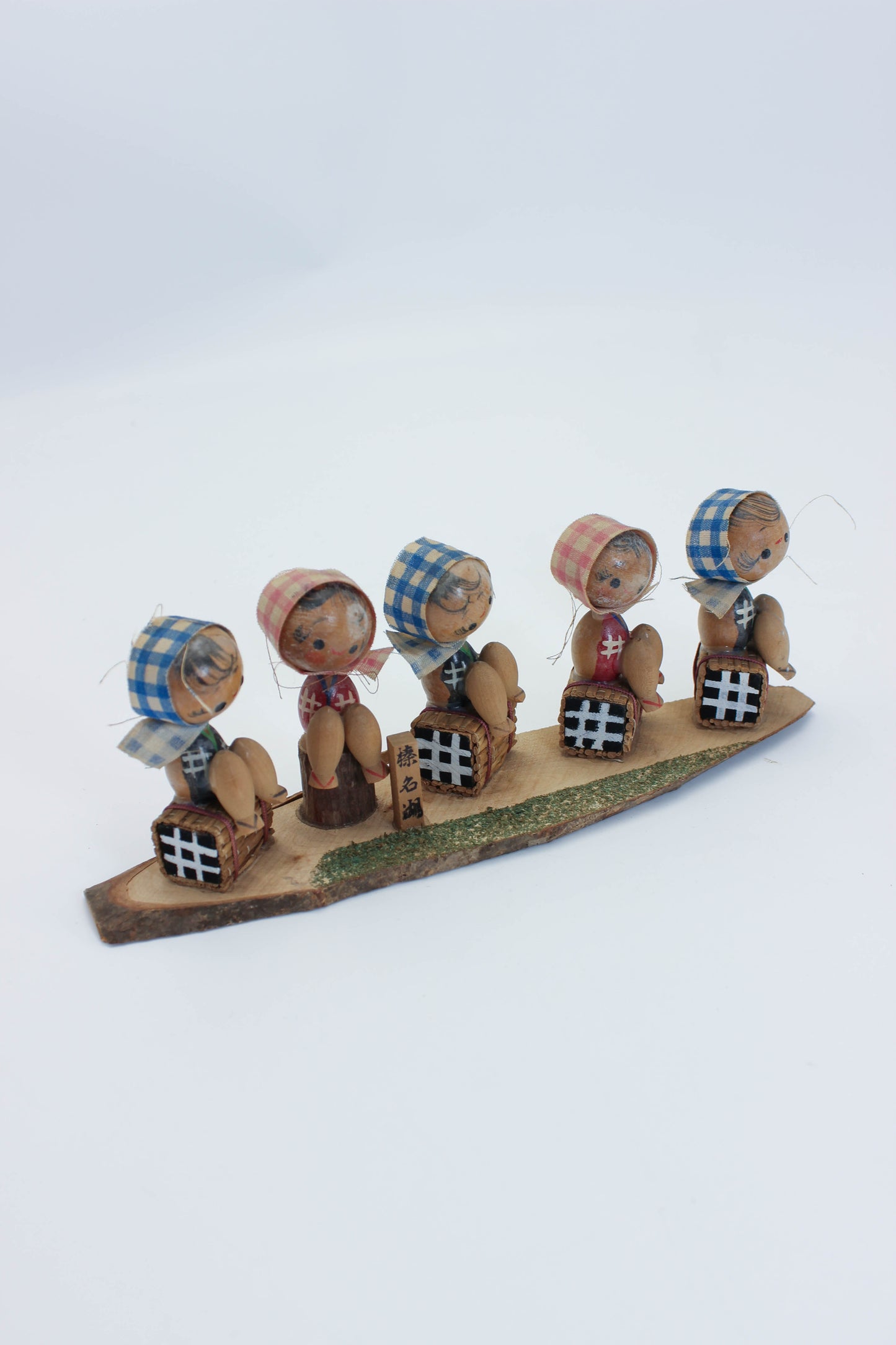 K20162 - Omiyage Kokeshi from Lake Haruna 榛名湖
