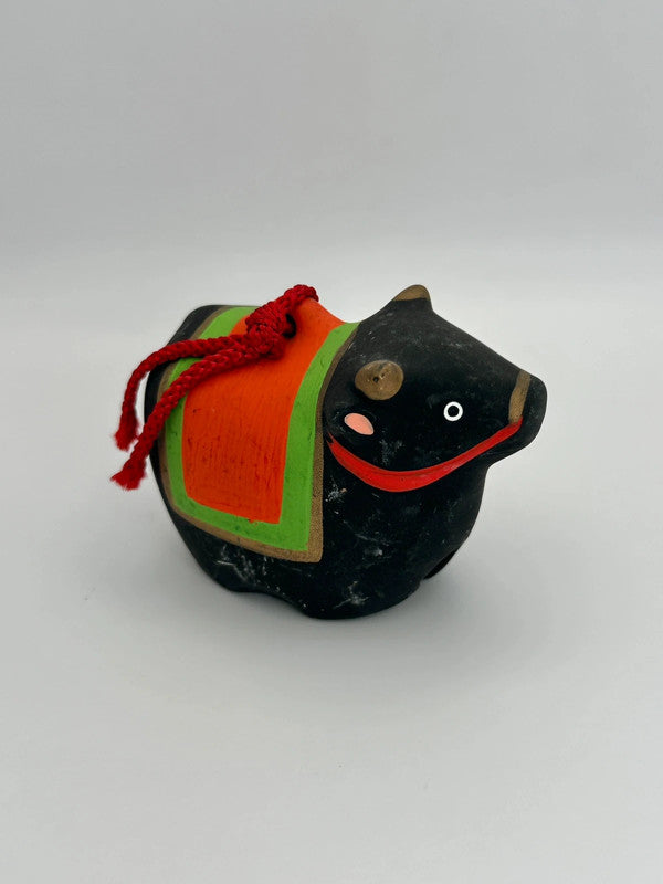 CB001 - Cloche décorative en argile Vache Dorei