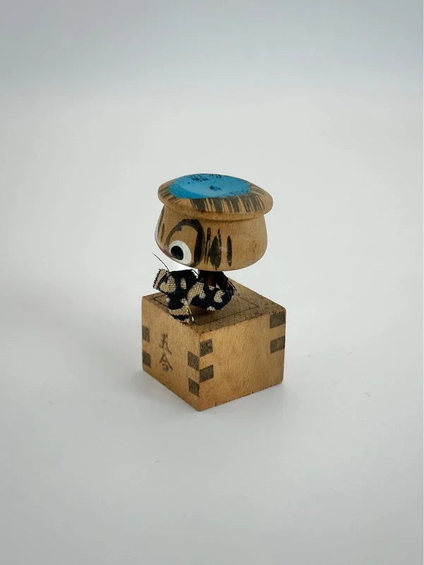 K05034 - Kappa dans une boîte masu, artisanat populaire