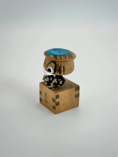 K05034 - Kappa dans une boîte masu, artisanat populaire