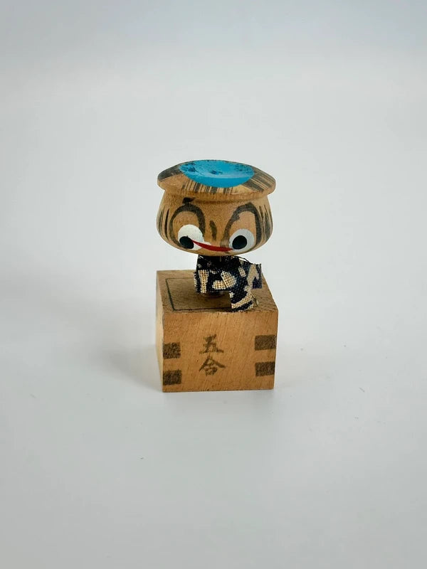 K05034 - Kappa dans une boîte masu, artisanat populaire