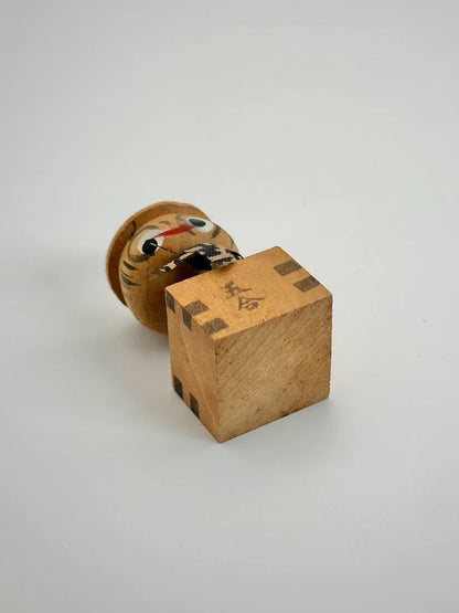 K05034 - Kappa dans une boîte masu, artisanat populaire