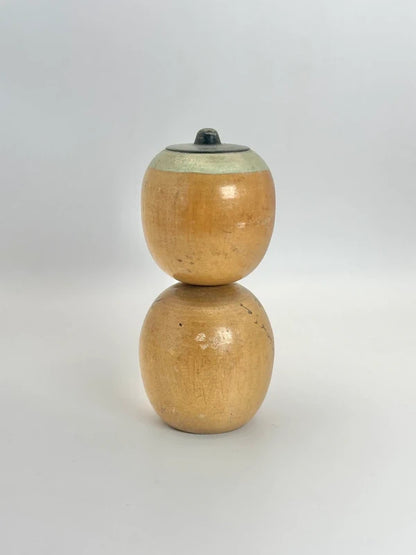 K10121 - Onsen omiyage vintgae kokeshi doll