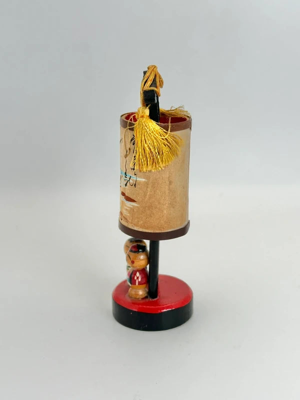 K10100 - Jouet folklorique de lanterne kokeshi omiayge vintage