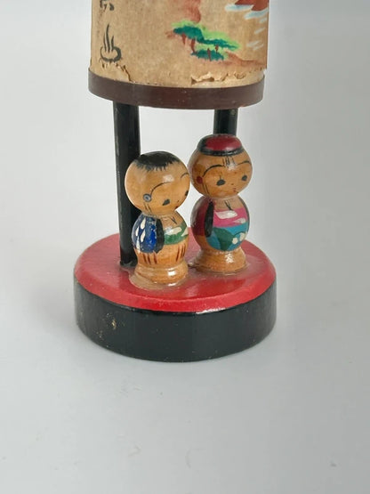 K10100 - Jouet folklorique de lanterne kokeshi omiayge vintage
