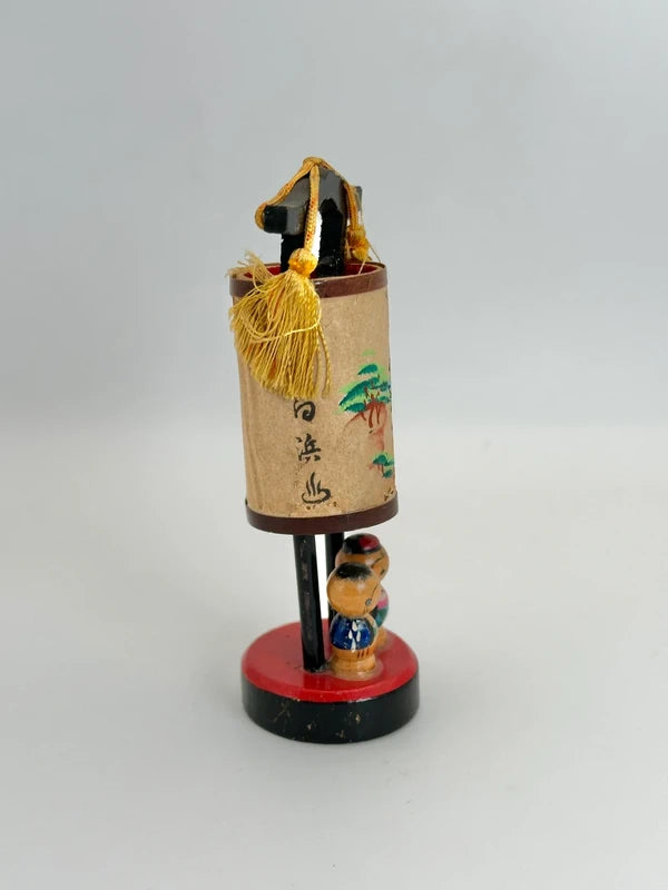 K10100 - Jouet folklorique de lanterne kokeshi omiayge vintage