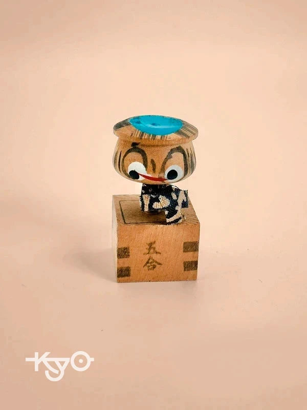K05034 - Kappa dans une boîte masu, artisanat populaire