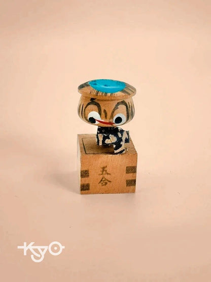 K05034 - Kappa dans une boîte masu, artisanat populaire
