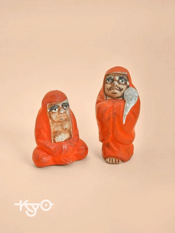FT137 - Vintage Daruma figurines set