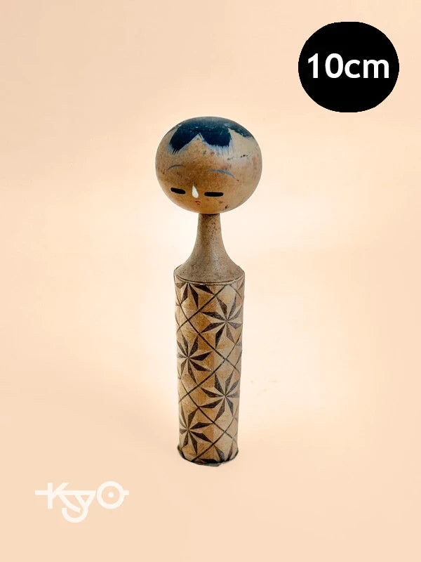 K10133 - Sōsaku Kokeshi avec un design inspiré de Kumiko