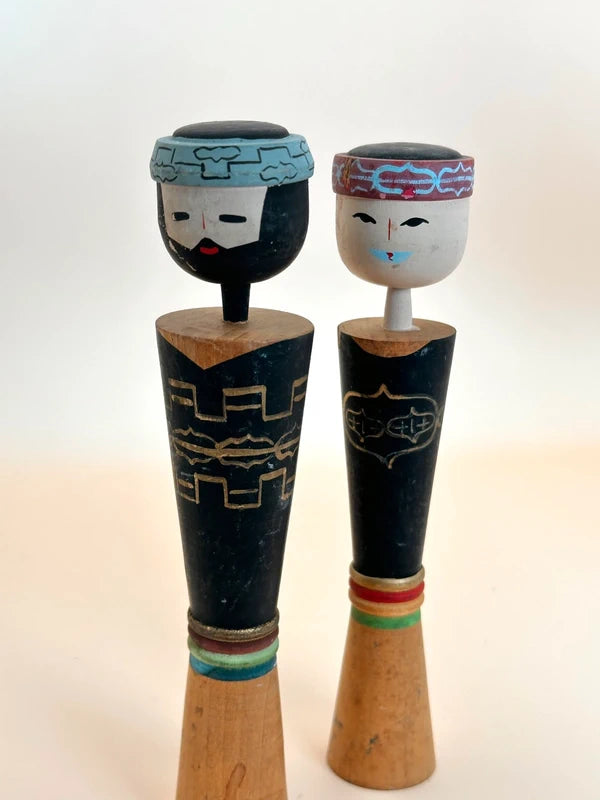 K15075 - Paire de poupées Kokeshi Couple Ainu Sosaku