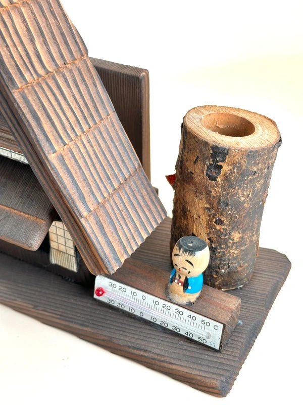 FT176 - Shirakawa-go Gasshō-zukuri Omiyage Kokeshi 白川郷