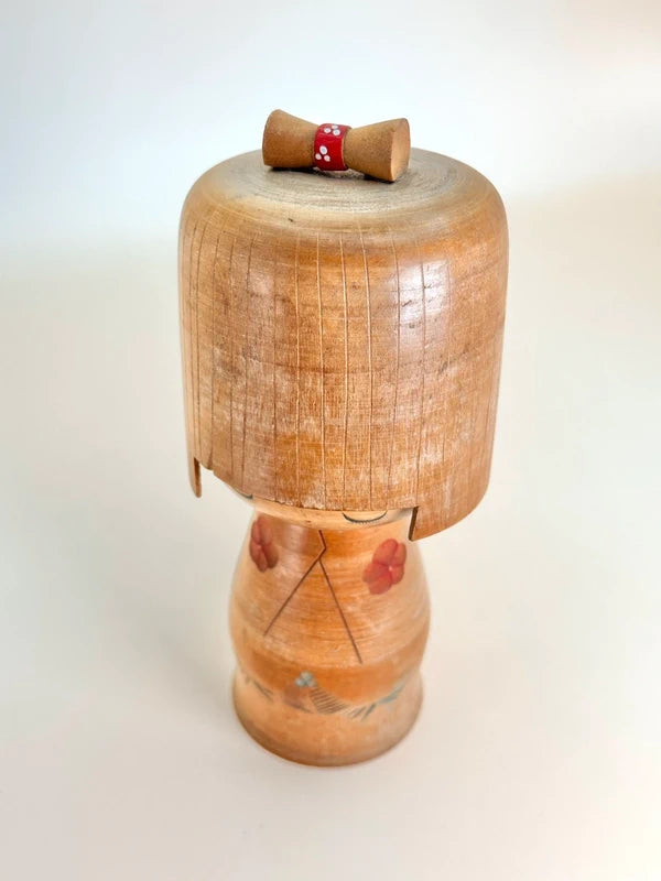 K15083 - Sosaku kokeshi by Ueda Izumi 值田和泉